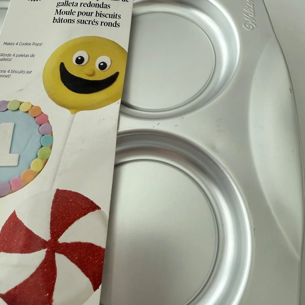 NWT Wilton 4 Cookie Pops Pan